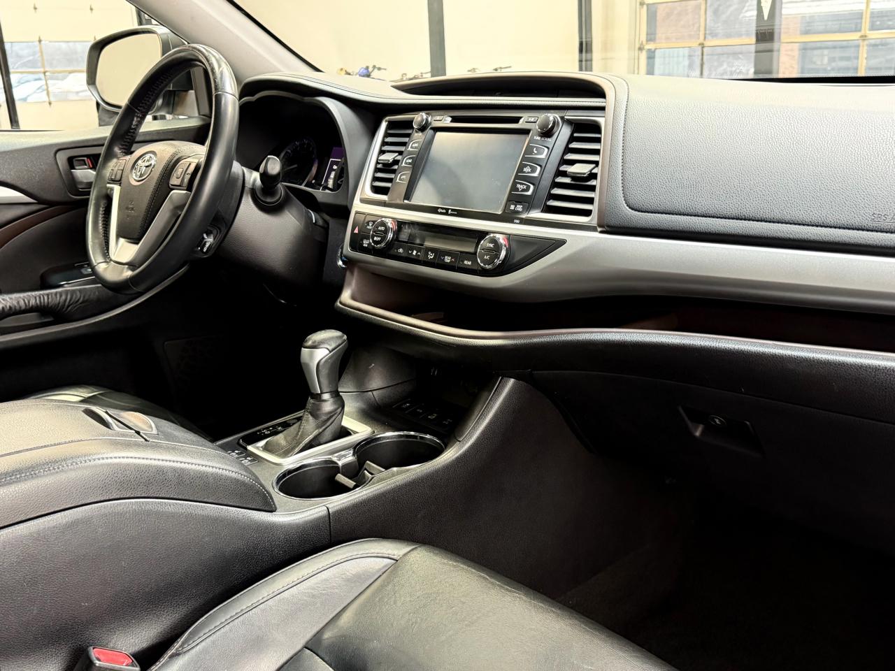 Toyota Highlander AWD 4dr V6 XLE (Natl) 2015