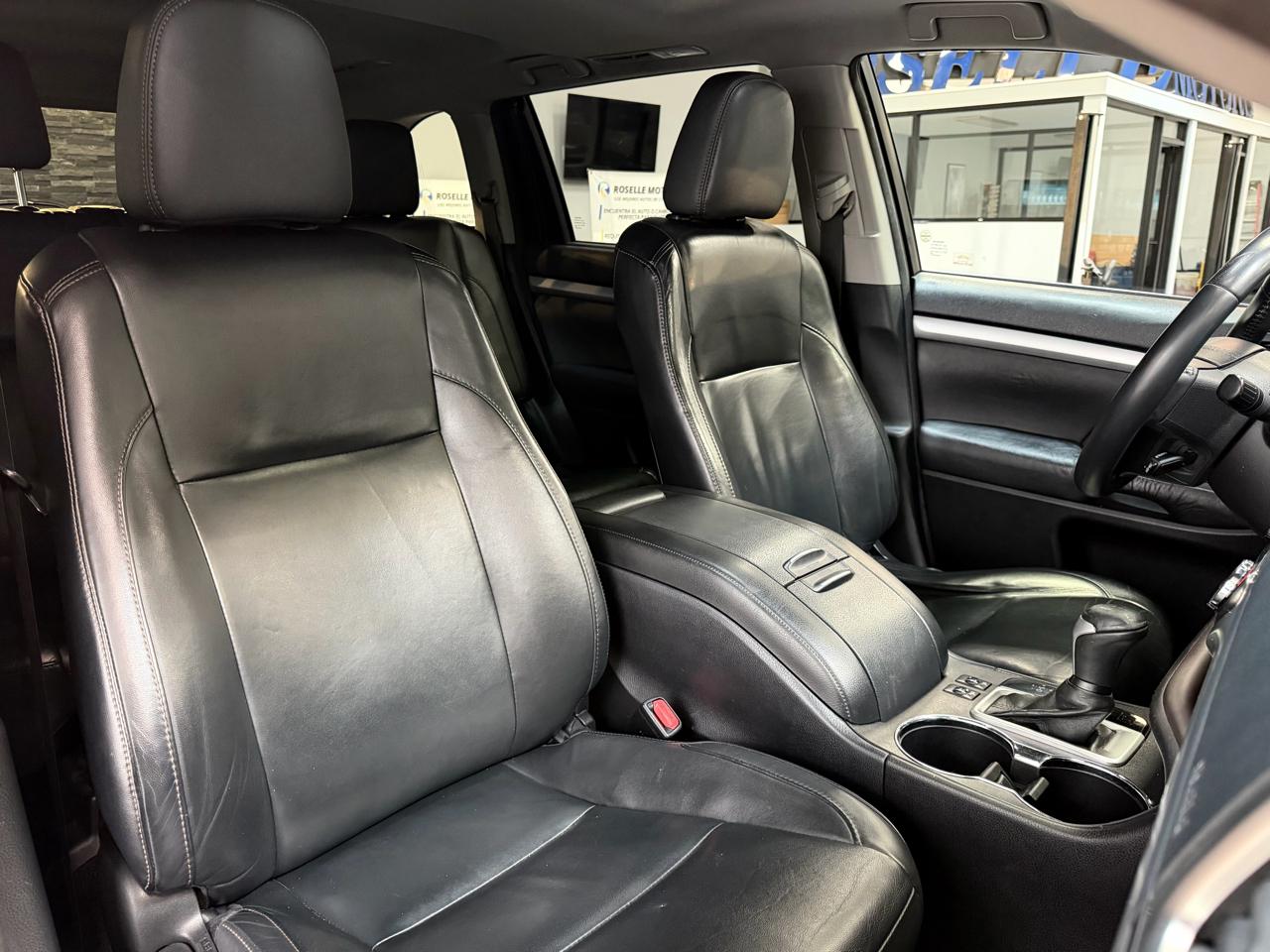 Toyota Highlander AWD 4dr V6 XLE (Natl) 2015