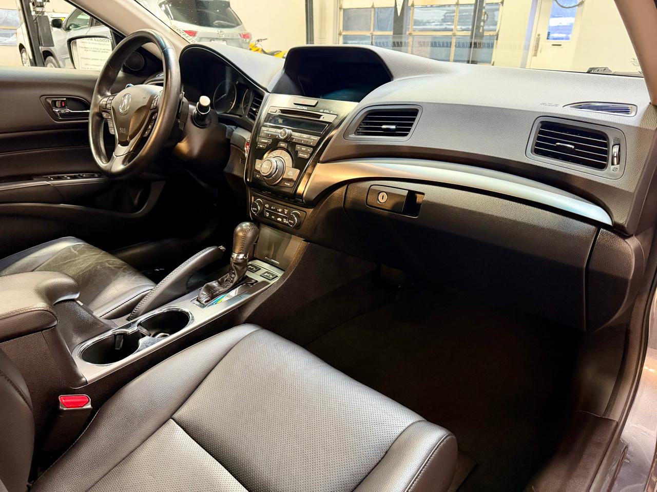 Acura ILX 4dr Sdn 2.0L Tech Pkg 2014