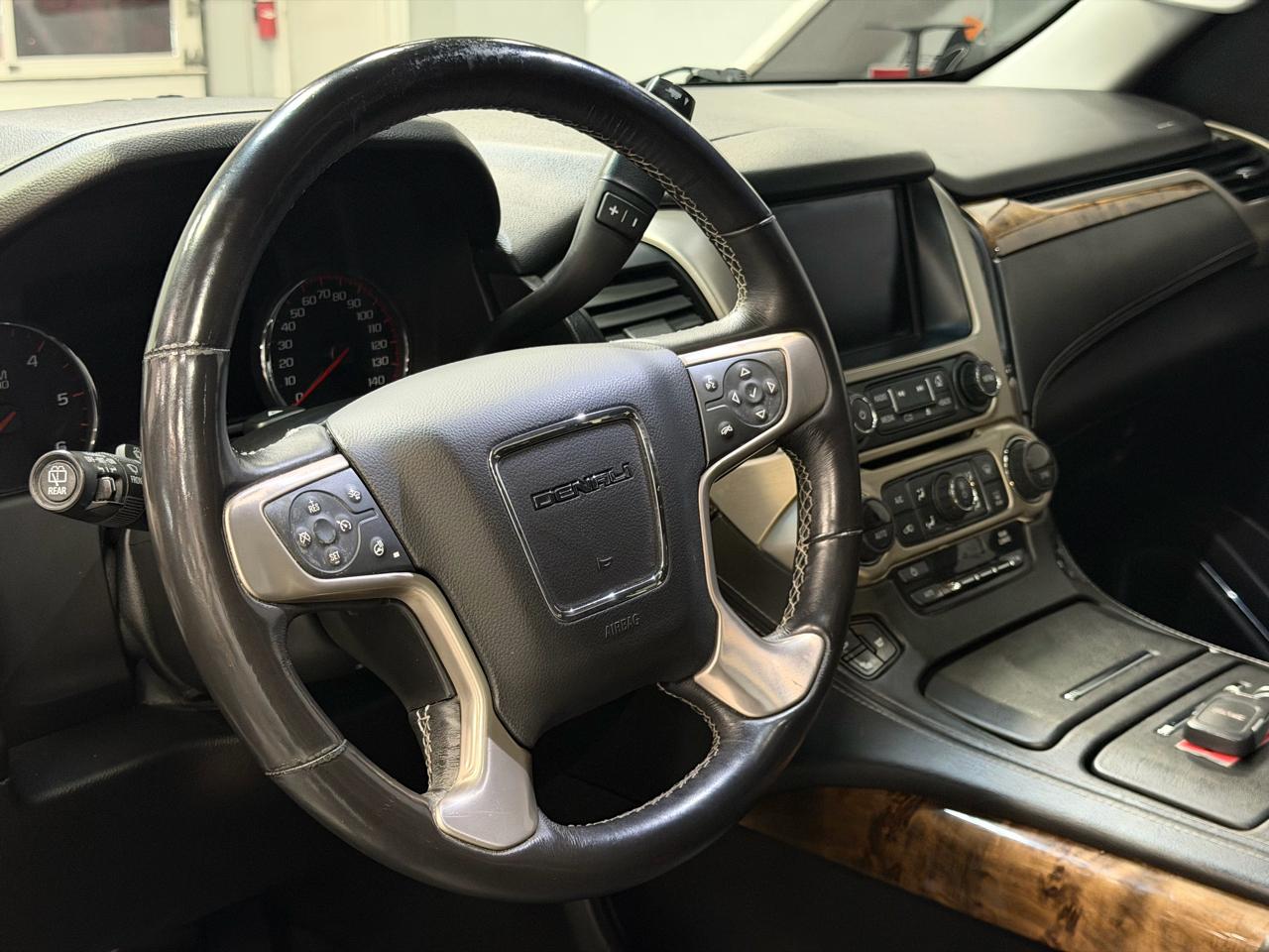 GMC Yukon Denali 4WD 2016