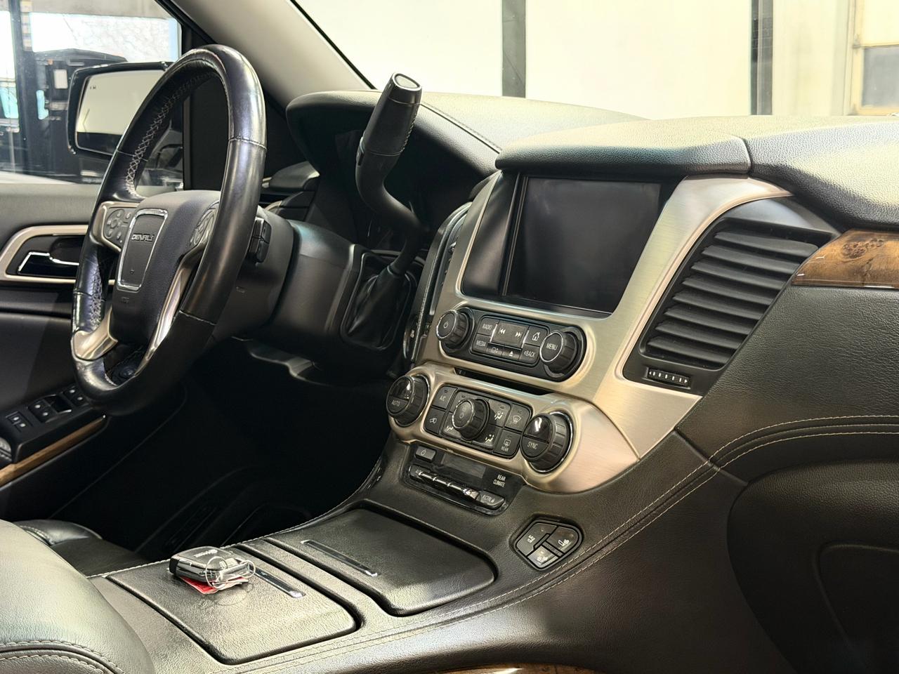 GMC Yukon Denali 4WD 2016
