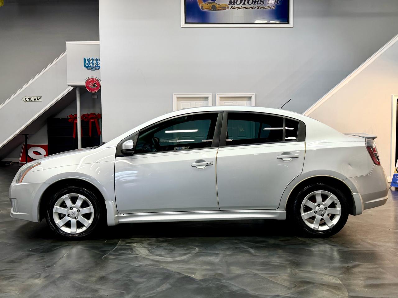 Nissan Sentra 4dr Sdn I4 CVT 2.0 SR 2012