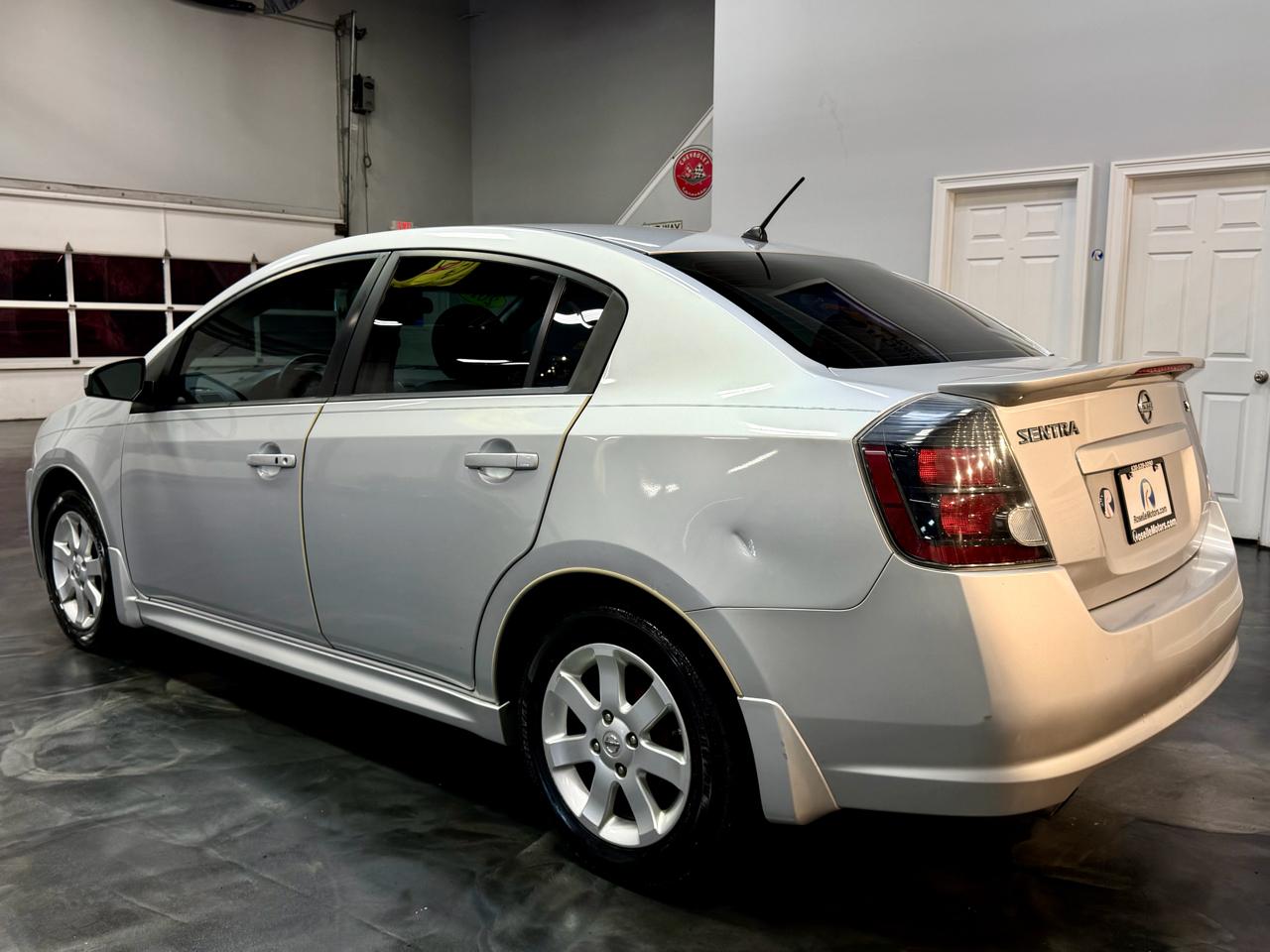 Nissan Sentra 4dr Sdn I4 CVT 2.0 SR 2012