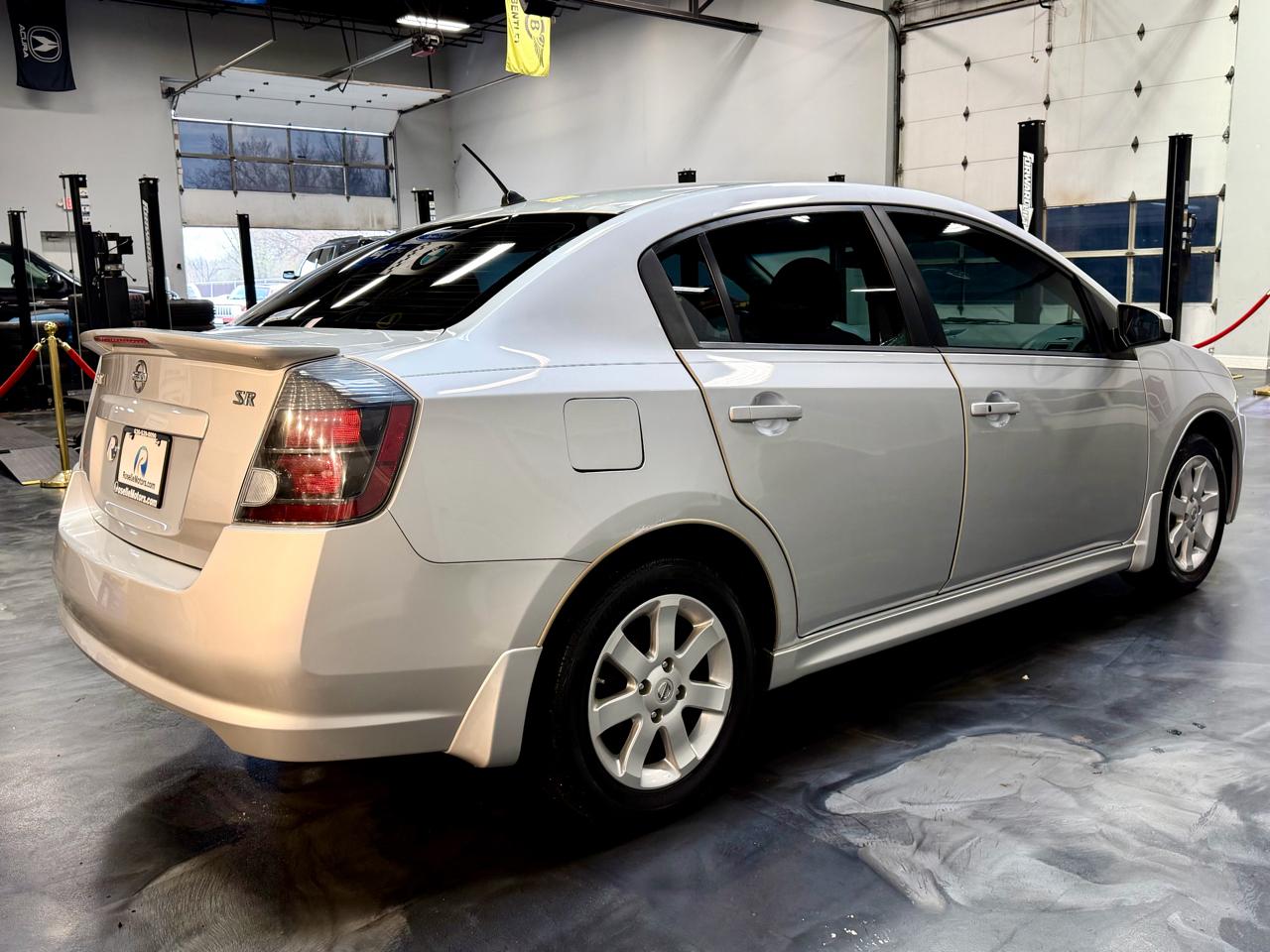 Nissan Sentra 4dr Sdn I4 CVT 2.0 SR 2012