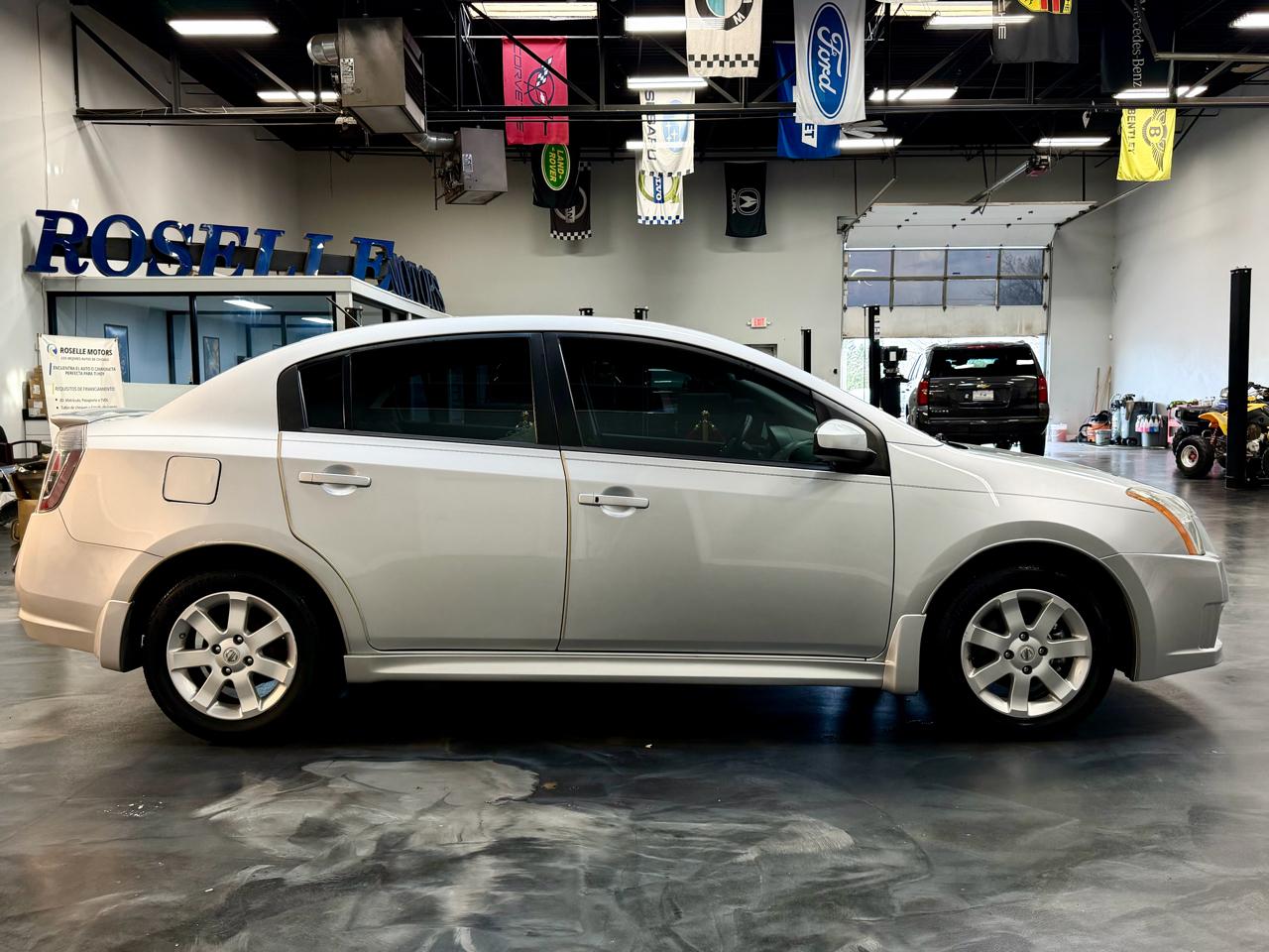 Nissan Sentra 4dr Sdn I4 CVT 2.0 SR 2012