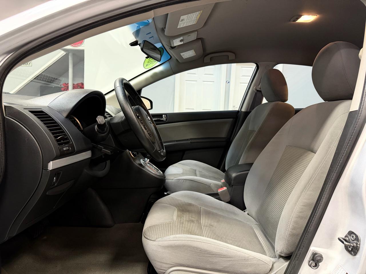 Nissan Sentra 4dr Sdn I4 CVT 2.0 SR 2012