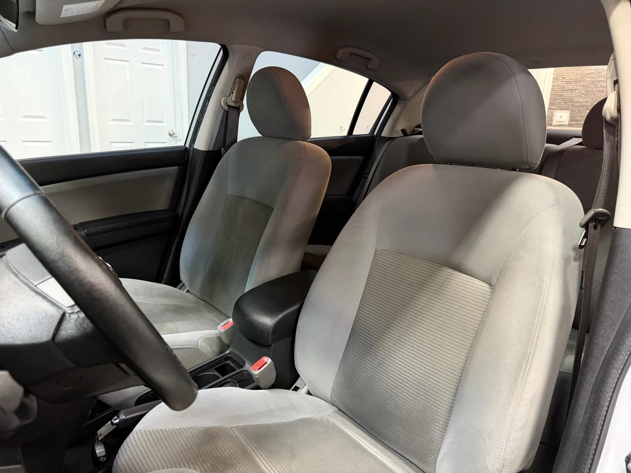 Nissan Sentra 4dr Sdn I4 CVT 2.0 SR 2012