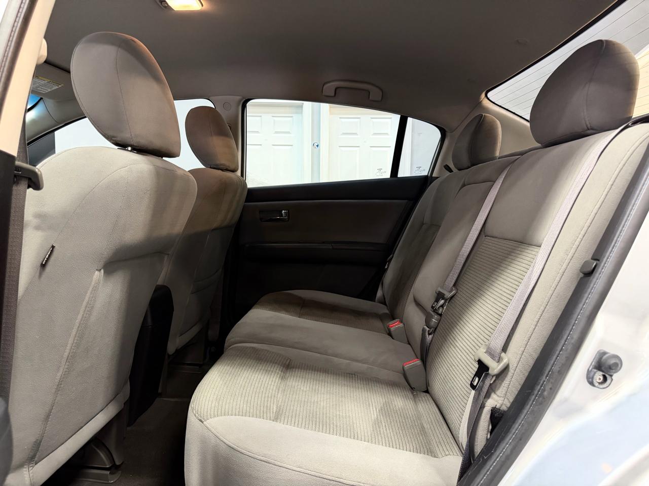 Nissan Sentra 4dr Sdn I4 CVT 2.0 SR 2012