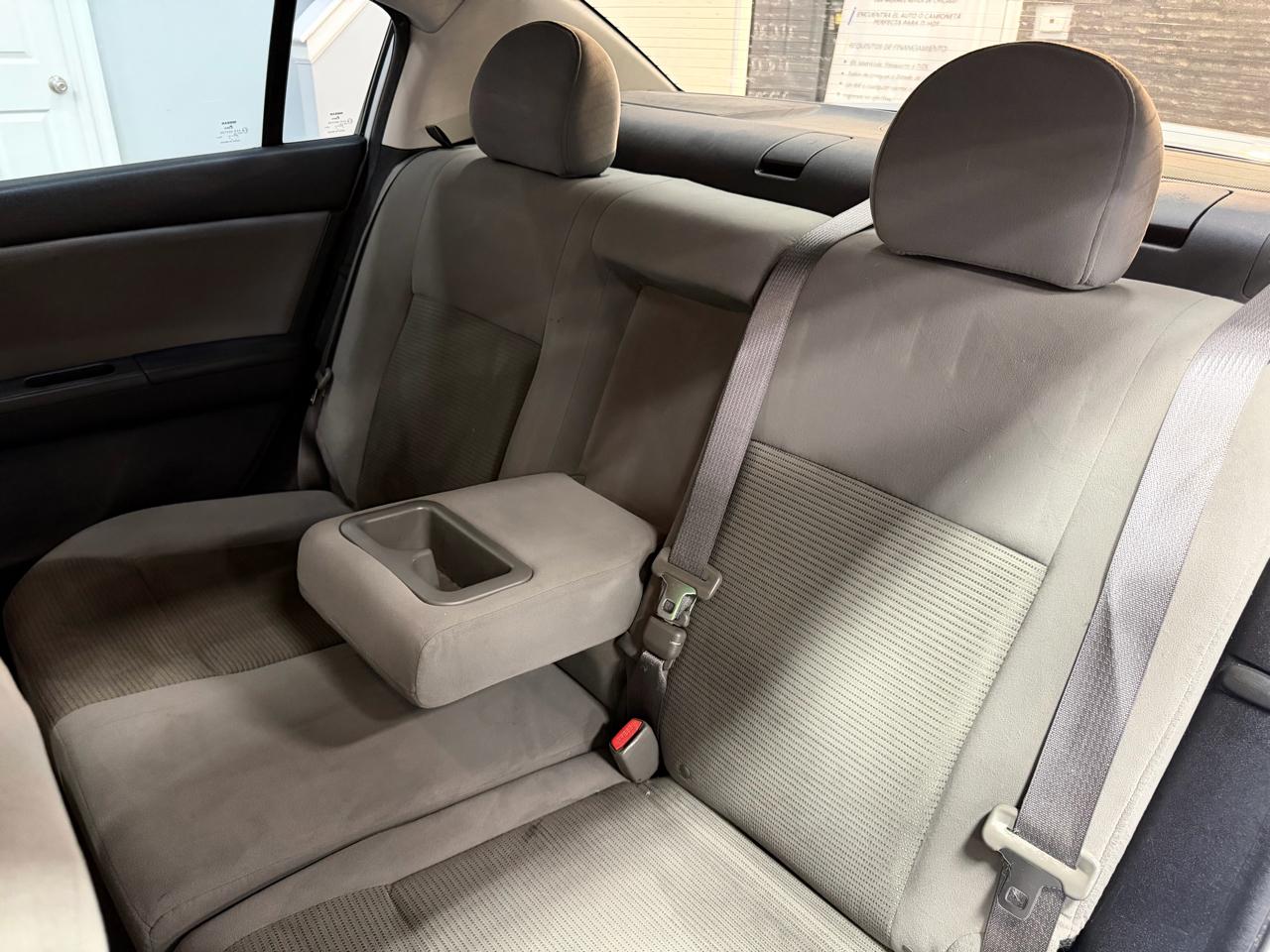 Nissan Sentra 4dr Sdn I4 CVT 2.0 SR 2012