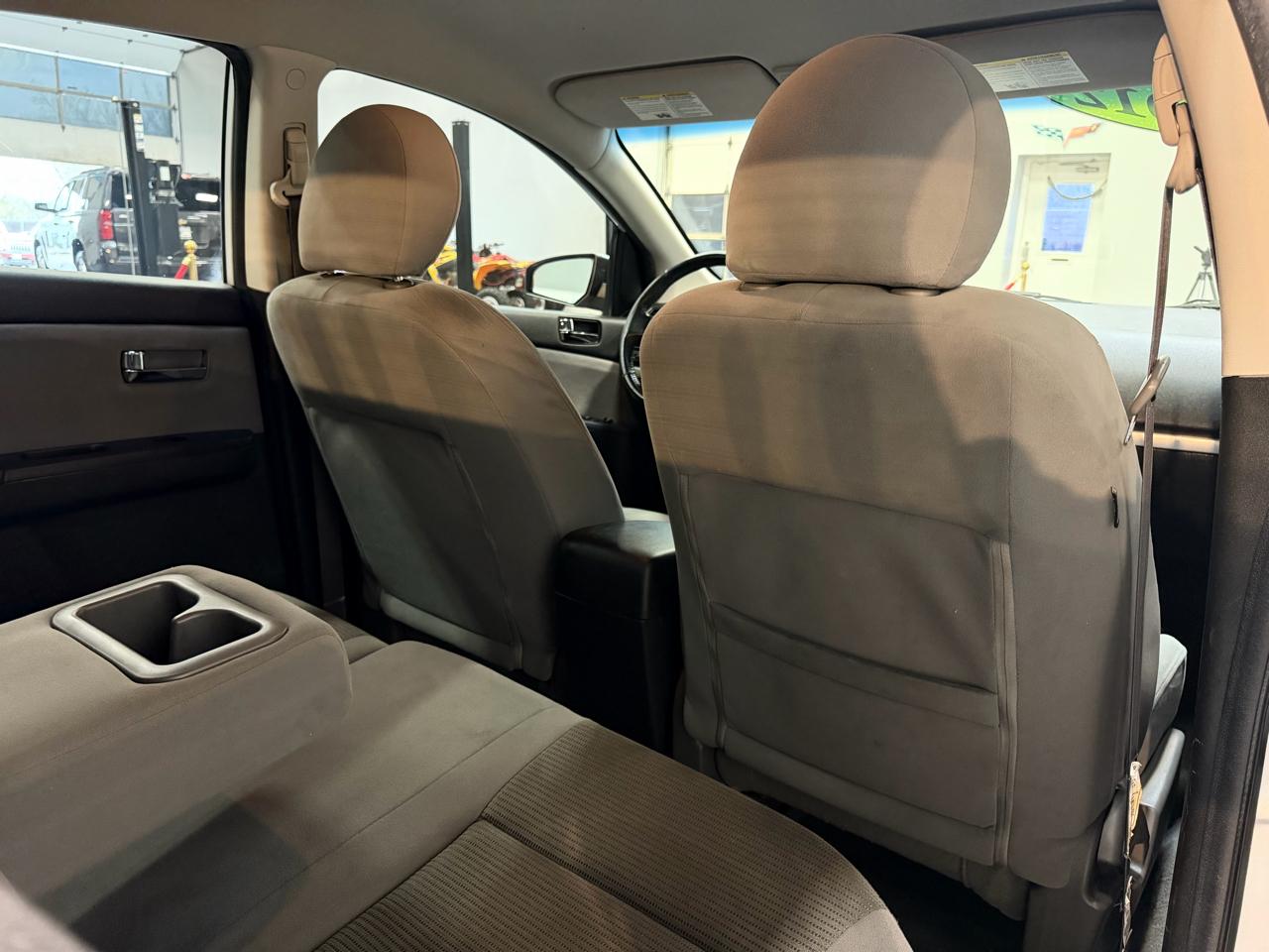 Nissan Sentra 4dr Sdn I4 CVT 2.0 SR 2012