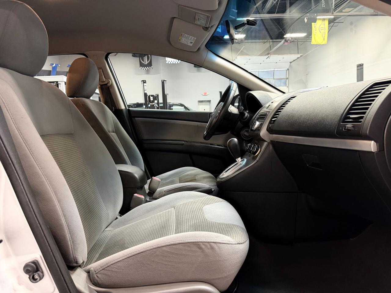 Nissan Sentra 4dr Sdn I4 CVT 2.0 SR 2012