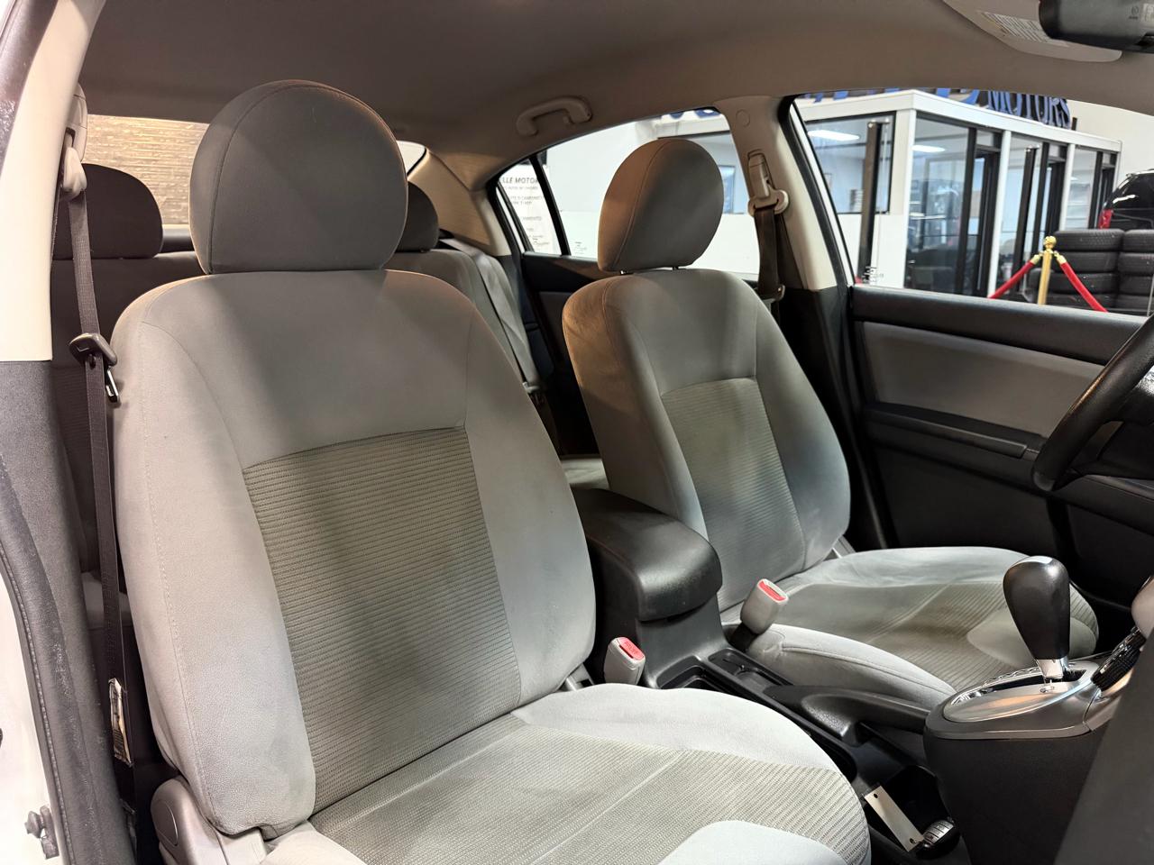 Nissan Sentra 4dr Sdn I4 CVT 2.0 SR 2012