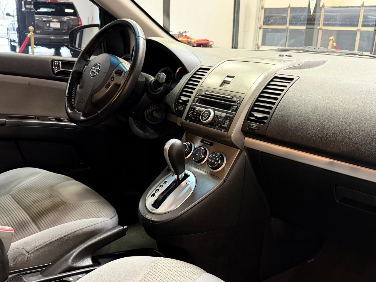 Nissan Sentra 4dr Sdn I4 CVT 2.0 SR 2012