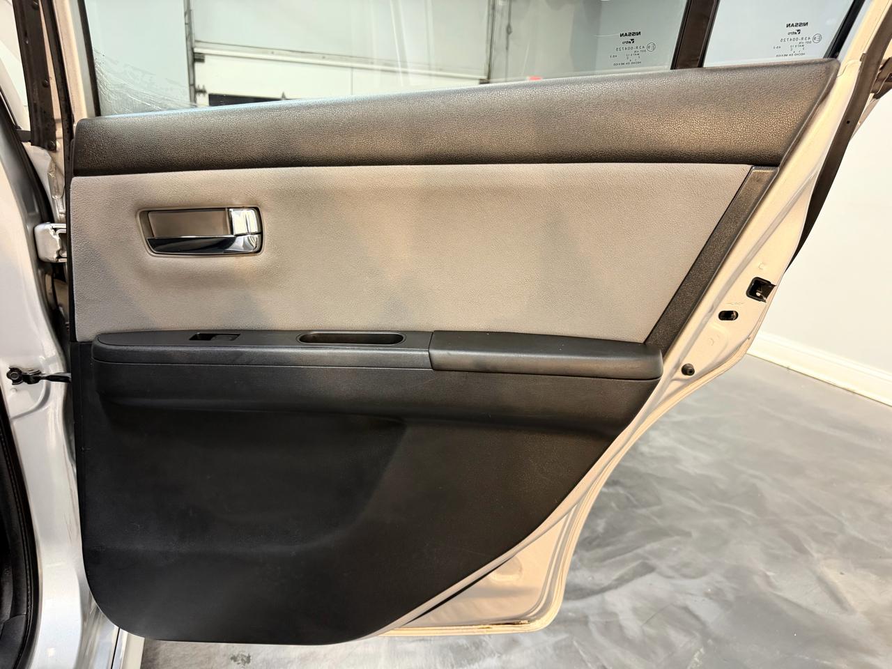 Nissan Sentra 4dr Sdn I4 CVT 2.0 SR 2012