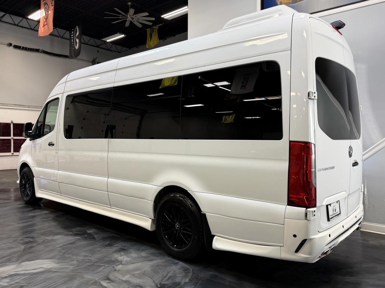 Mercedes-Benz Sprinter Passenger Van 2500 High Roof V6 170" RWD 2019