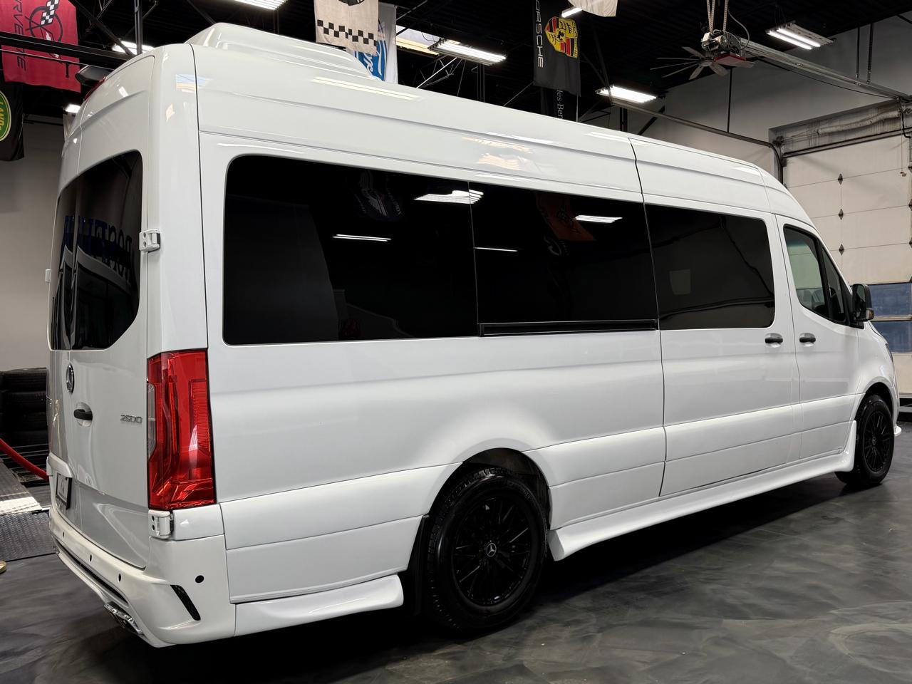 Mercedes-Benz Sprinter Passenger Van 2500 High Roof V6 170" RWD 2019