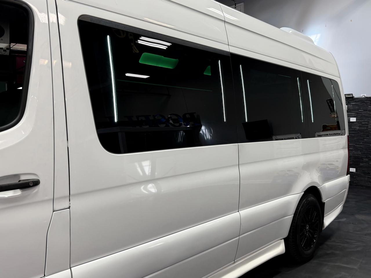 Mercedes-Benz Sprinter Passenger Van 2500 High Roof V6 170" RWD 2019