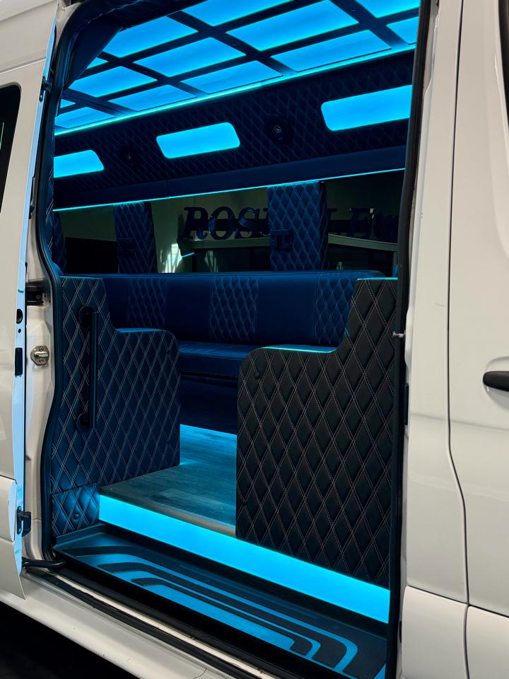 Mercedes-Benz Sprinter Passenger Van 2500 High Roof V6 170" RWD 2019