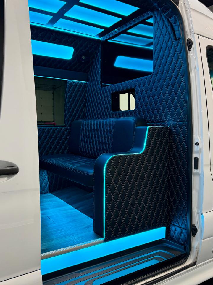 Mercedes-Benz Sprinter Passenger Van 2500 High Roof V6 170" RWD 2019