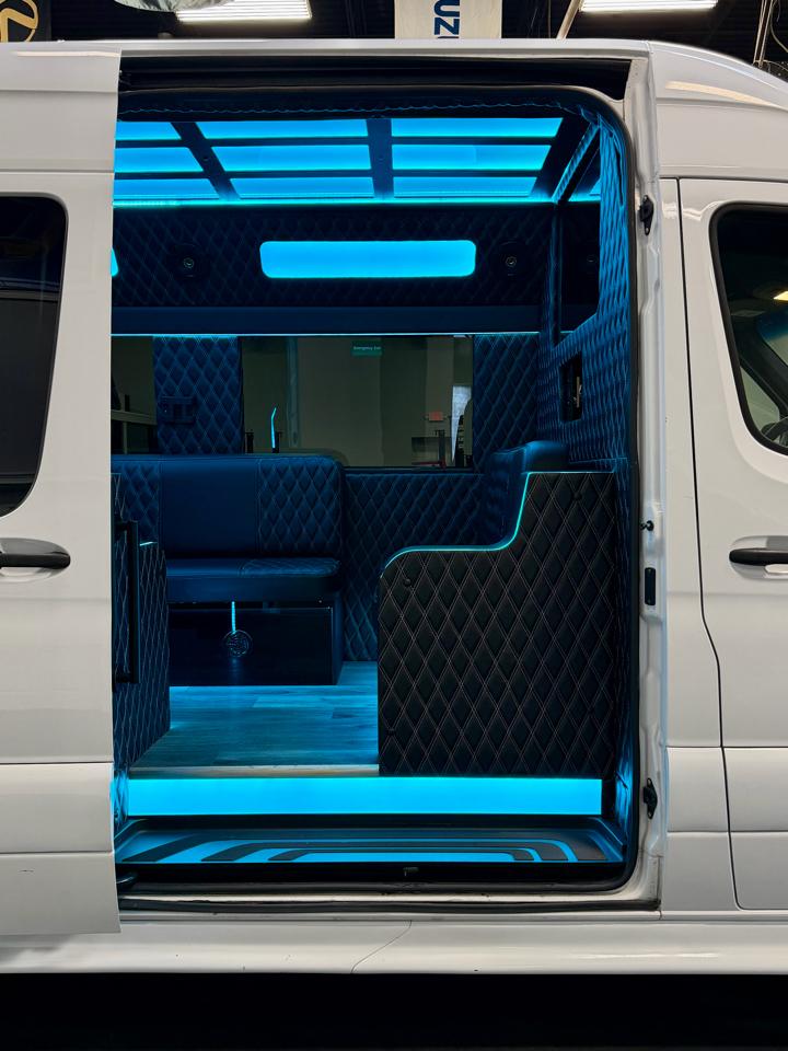 Mercedes-Benz Sprinter Passenger Van 2500 High Roof V6 170" RWD 2019