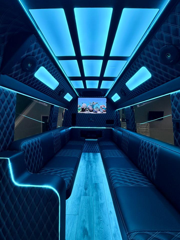 Mercedes-Benz Sprinter Passenger Van 2500 High Roof V6 170" RWD 2019