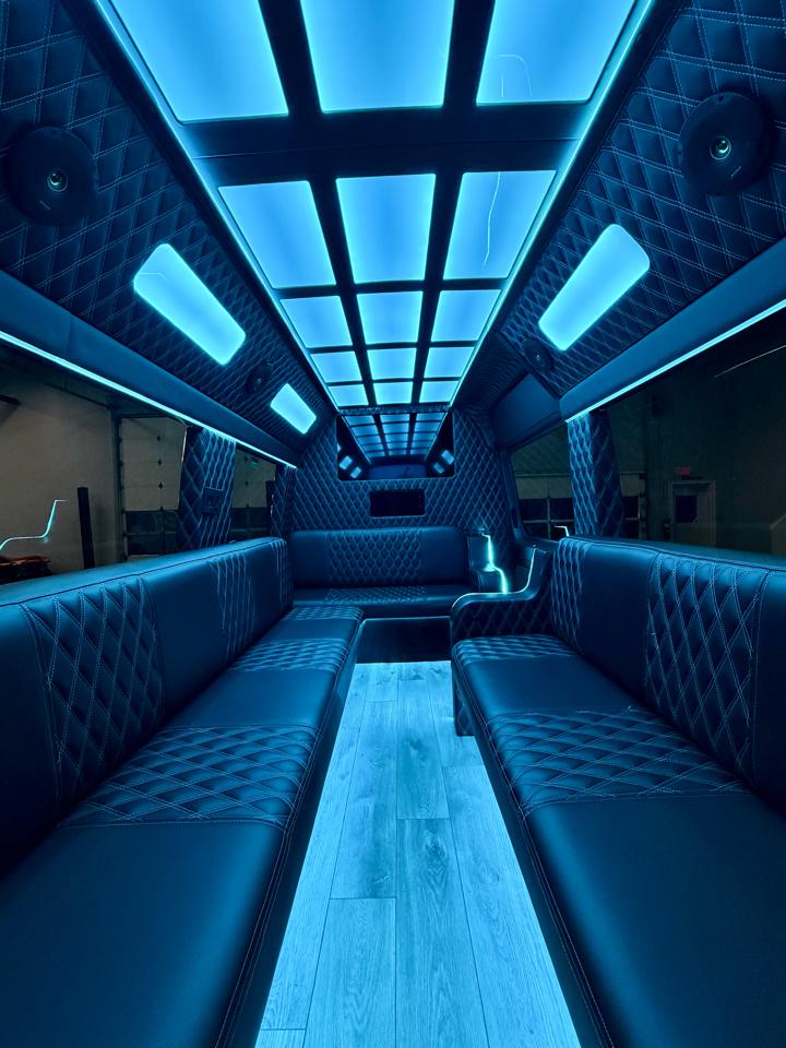 Mercedes-Benz Sprinter Passenger Van 2500 High Roof V6 170" RWD 2019