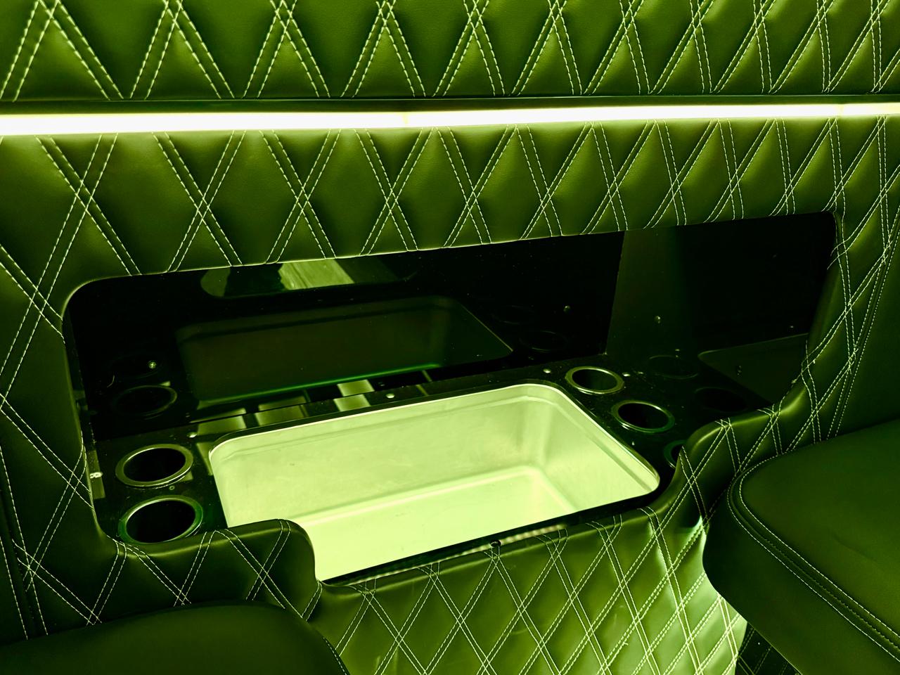 Mercedes-Benz Sprinter Passenger Van 2500 High Roof V6 170" RWD 2019