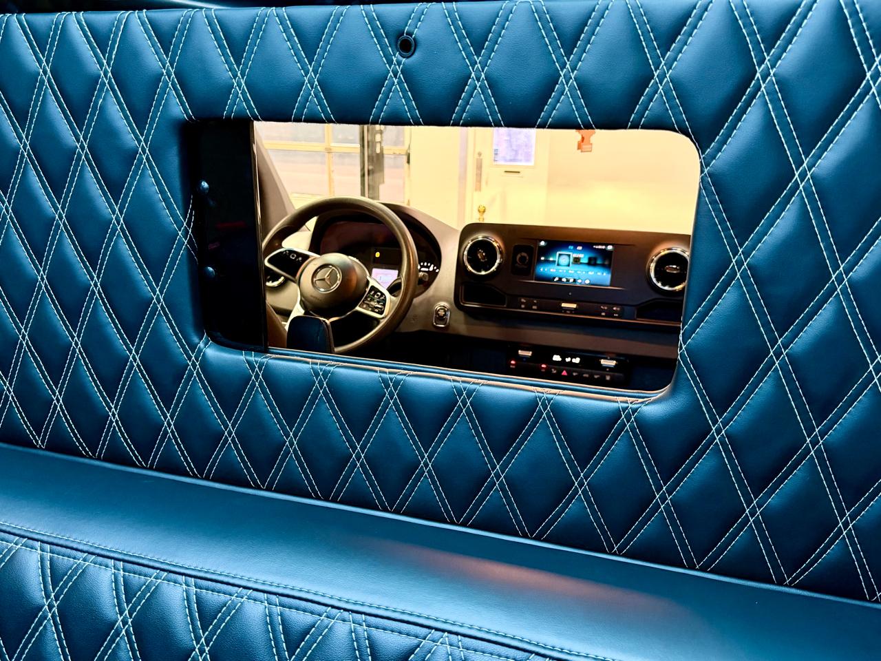 Mercedes-Benz Sprinter Passenger Van 2500 High Roof V6 170" RWD 2019