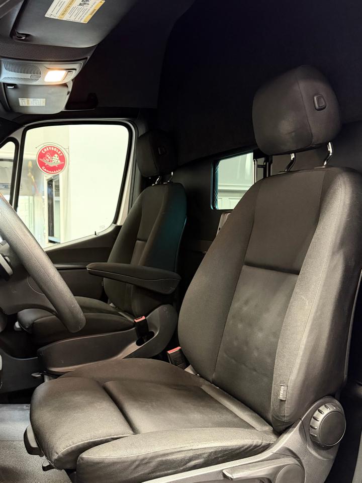 Mercedes-Benz Sprinter Passenger Van 2500 High Roof V6 170" RWD 2019