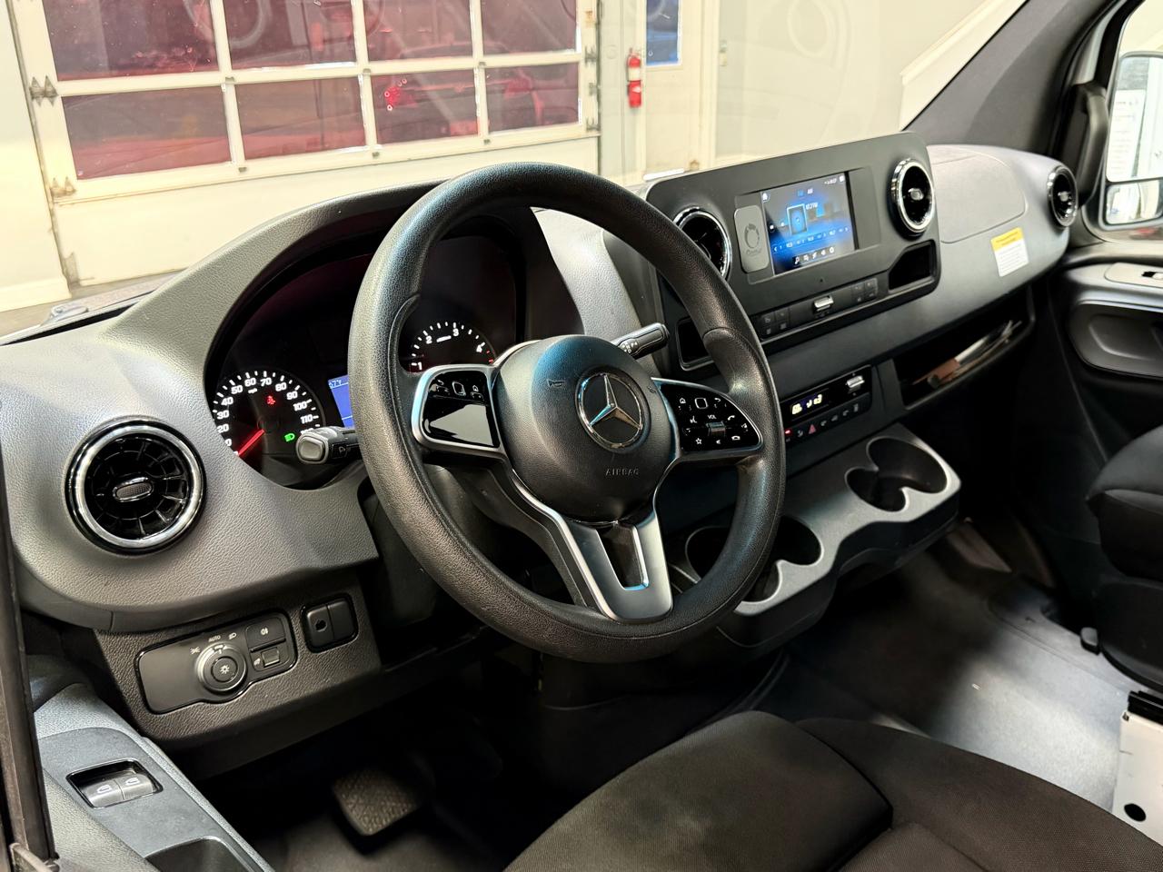 Mercedes-Benz Sprinter Passenger Van 2500 High Roof V6 170" RWD 2019