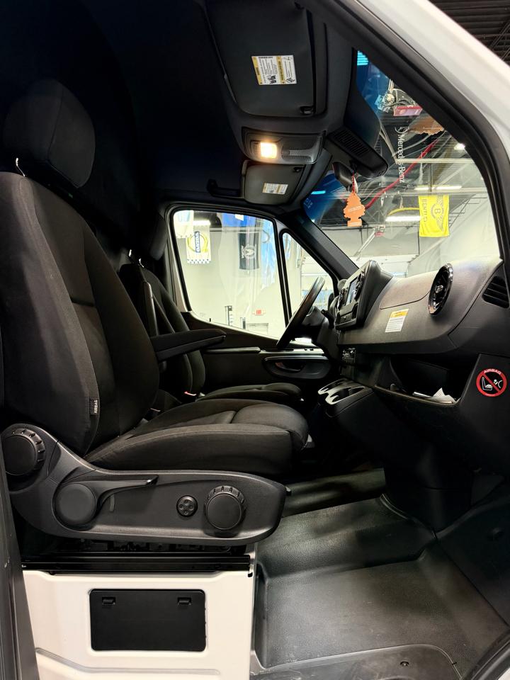 Mercedes-Benz Sprinter Passenger Van 2500 High Roof V6 170" RWD 2019