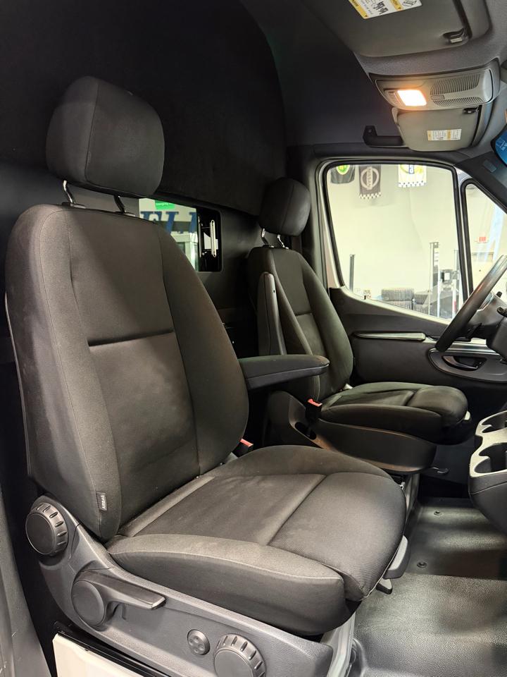 Mercedes-Benz Sprinter Passenger Van 2500 High Roof V6 170" RWD 2019