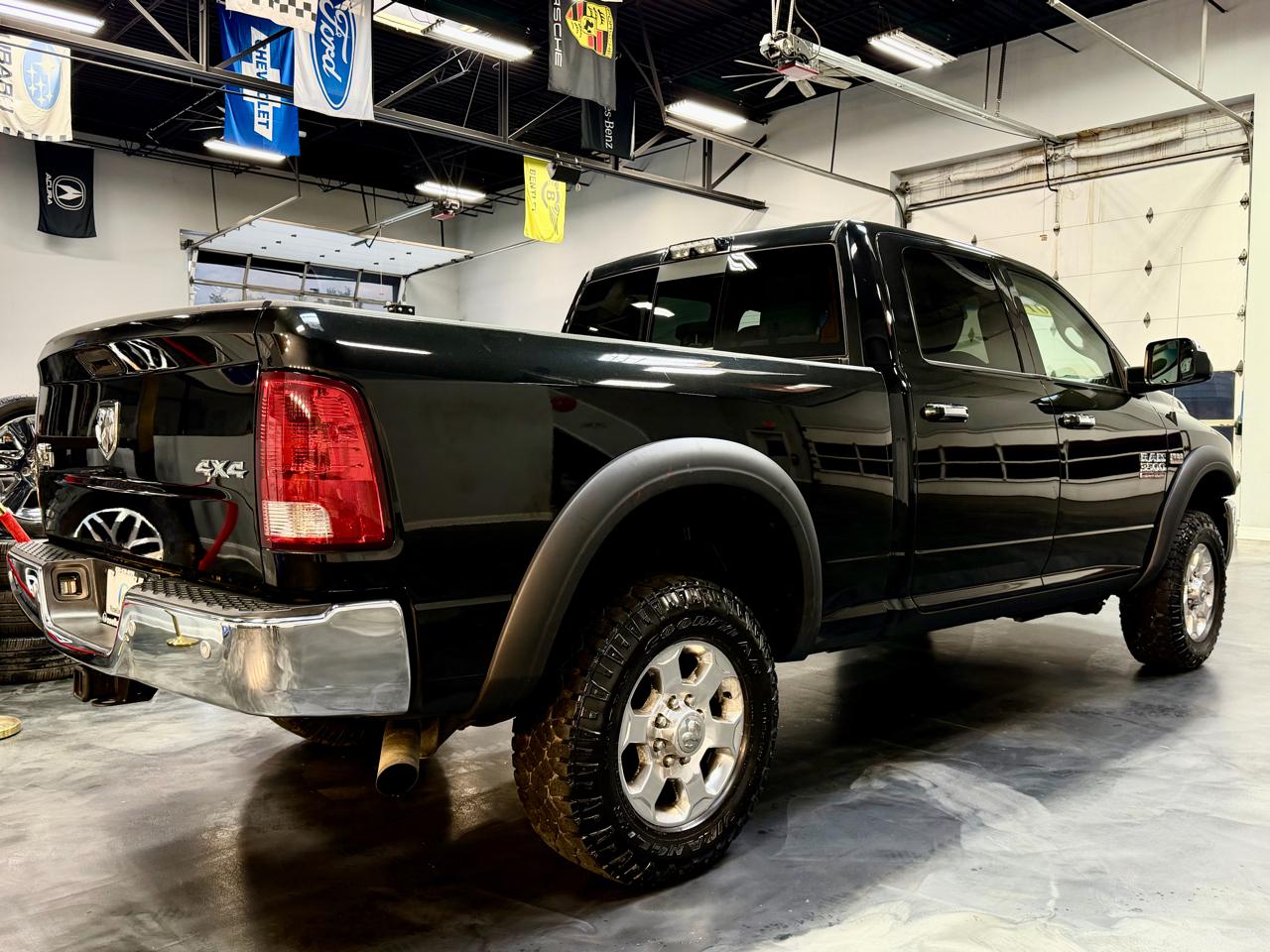 RAM 3500 Big Horn 4x4 Crew Cab 6'4" Box 2017