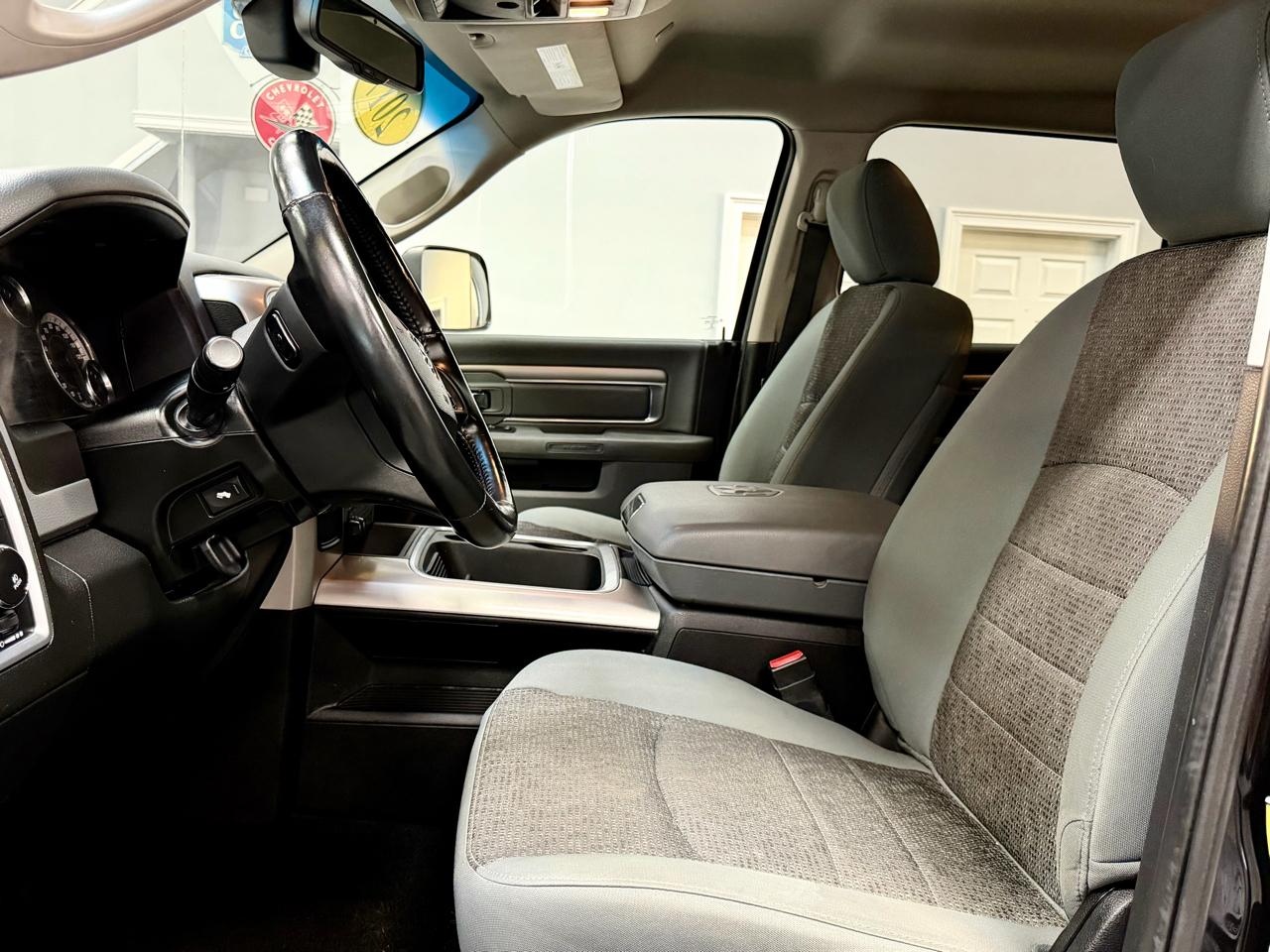 RAM 3500 Big Horn 4x4 Crew Cab 6'4" Box 2017