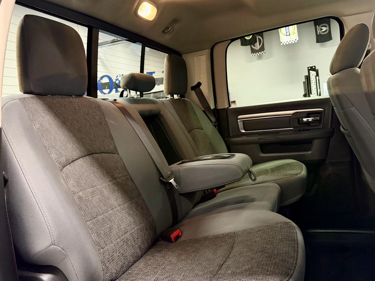 RAM 3500 Big Horn 4x4 Crew Cab 6'4" Box 2017