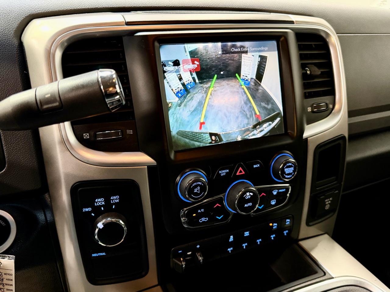 RAM 3500 Big Horn 4x4 Crew Cab 6'4" Box 2017
