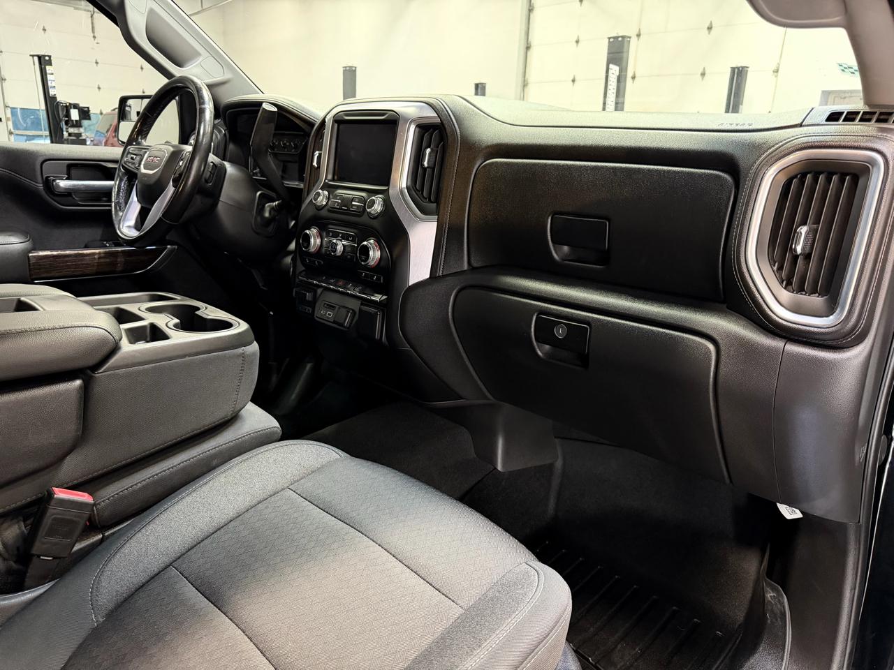 GMC Sierra 1500 4WD Crew Cab 147" SLE 2020