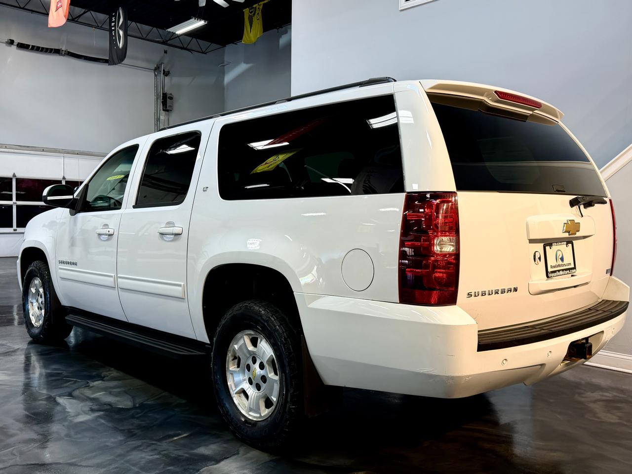 Chevrolet Suburban 4WD 4dr 1500 LT 2012