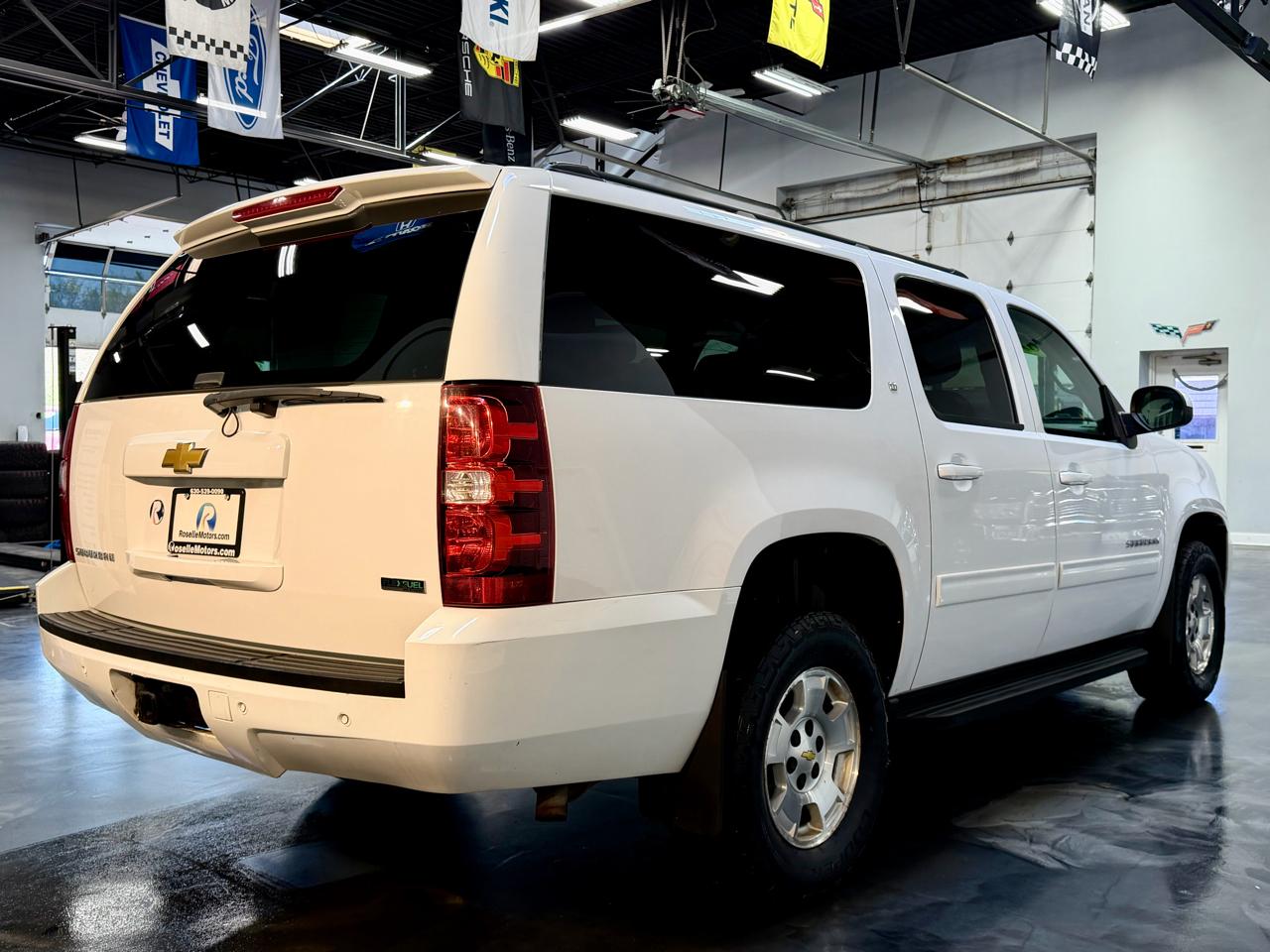 Chevrolet Suburban 4WD 4dr 1500 LT 2012