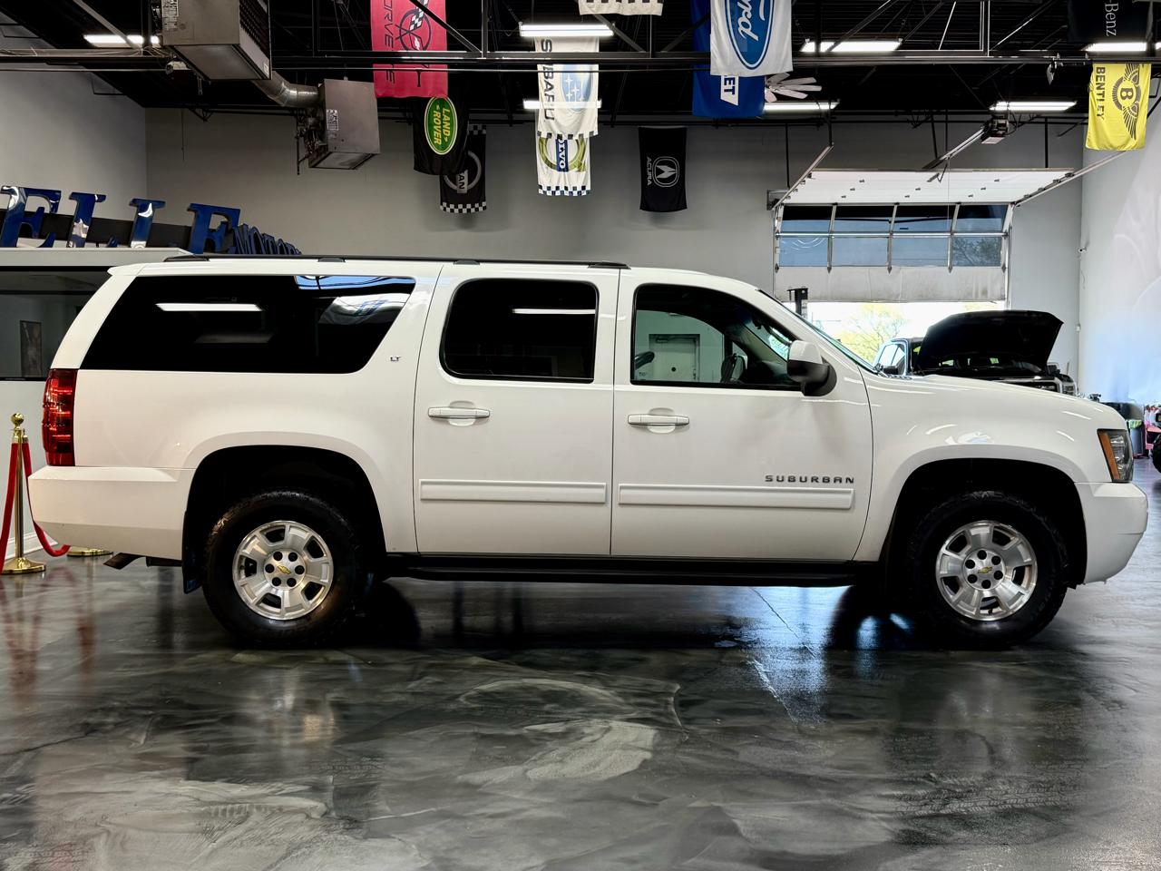 Chevrolet Suburban 4WD 4dr 1500 LT 2012