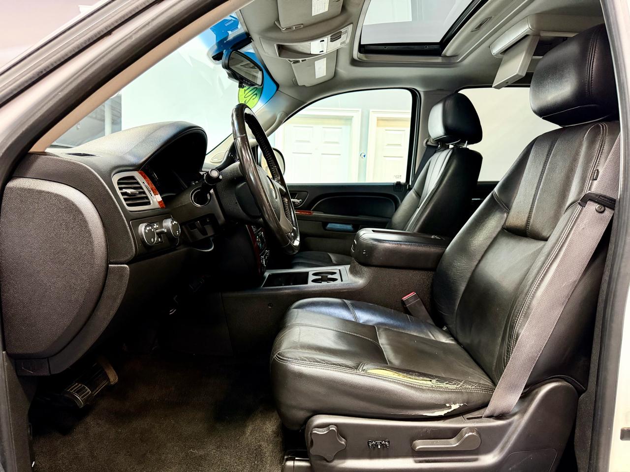 Chevrolet Suburban 4WD 4dr 1500 LT 2012