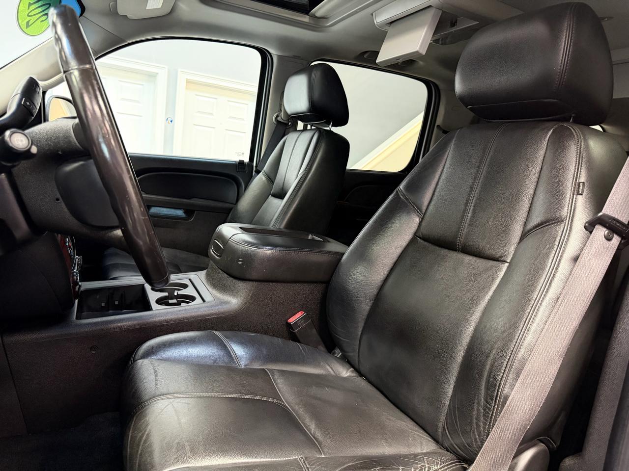 Chevrolet Suburban 4WD 4dr 1500 LT 2012
