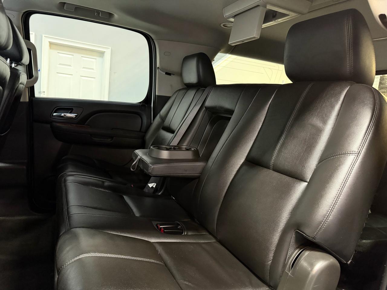 Chevrolet Suburban 4WD 4dr 1500 LT 2012