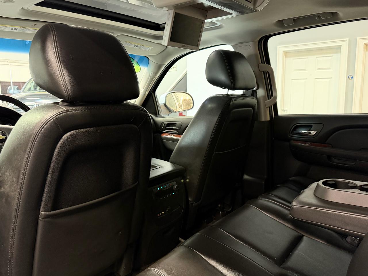 Chevrolet Suburban 4WD 4dr 1500 LT 2012