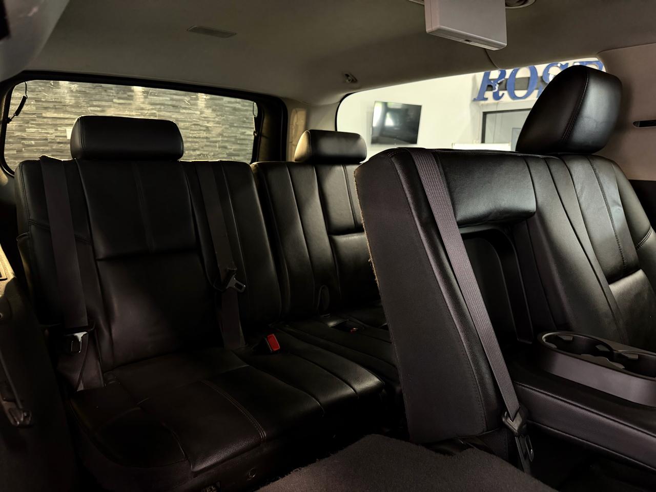 Chevrolet Suburban 4WD 4dr 1500 LT 2012