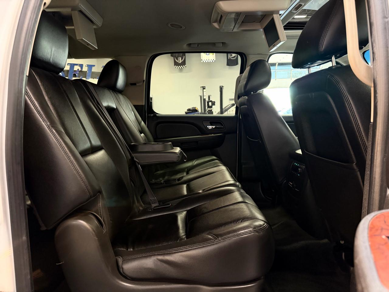 Chevrolet Suburban 4WD 4dr 1500 LT 2012