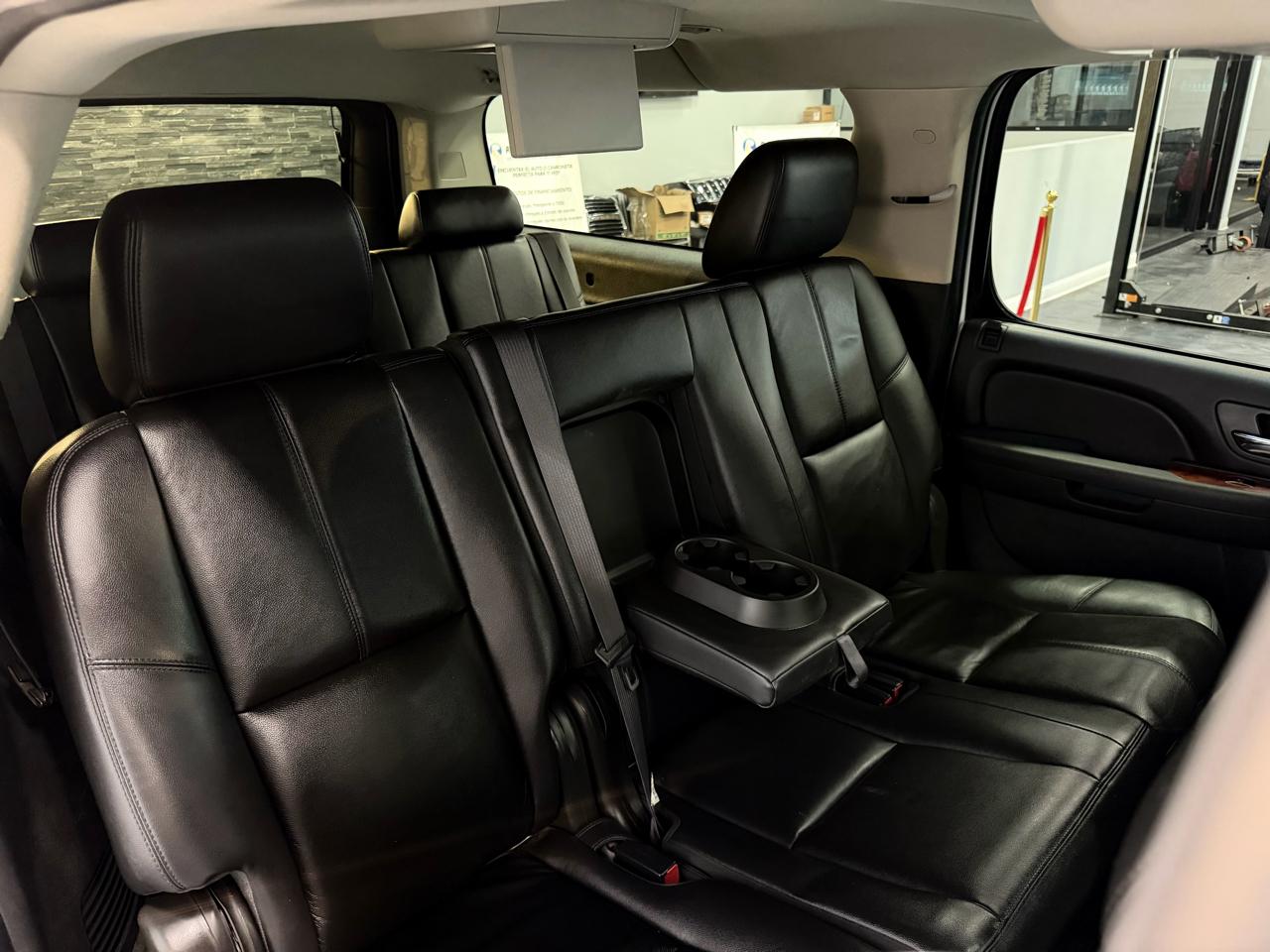 Chevrolet Suburban 4WD 4dr 1500 LT 2012
