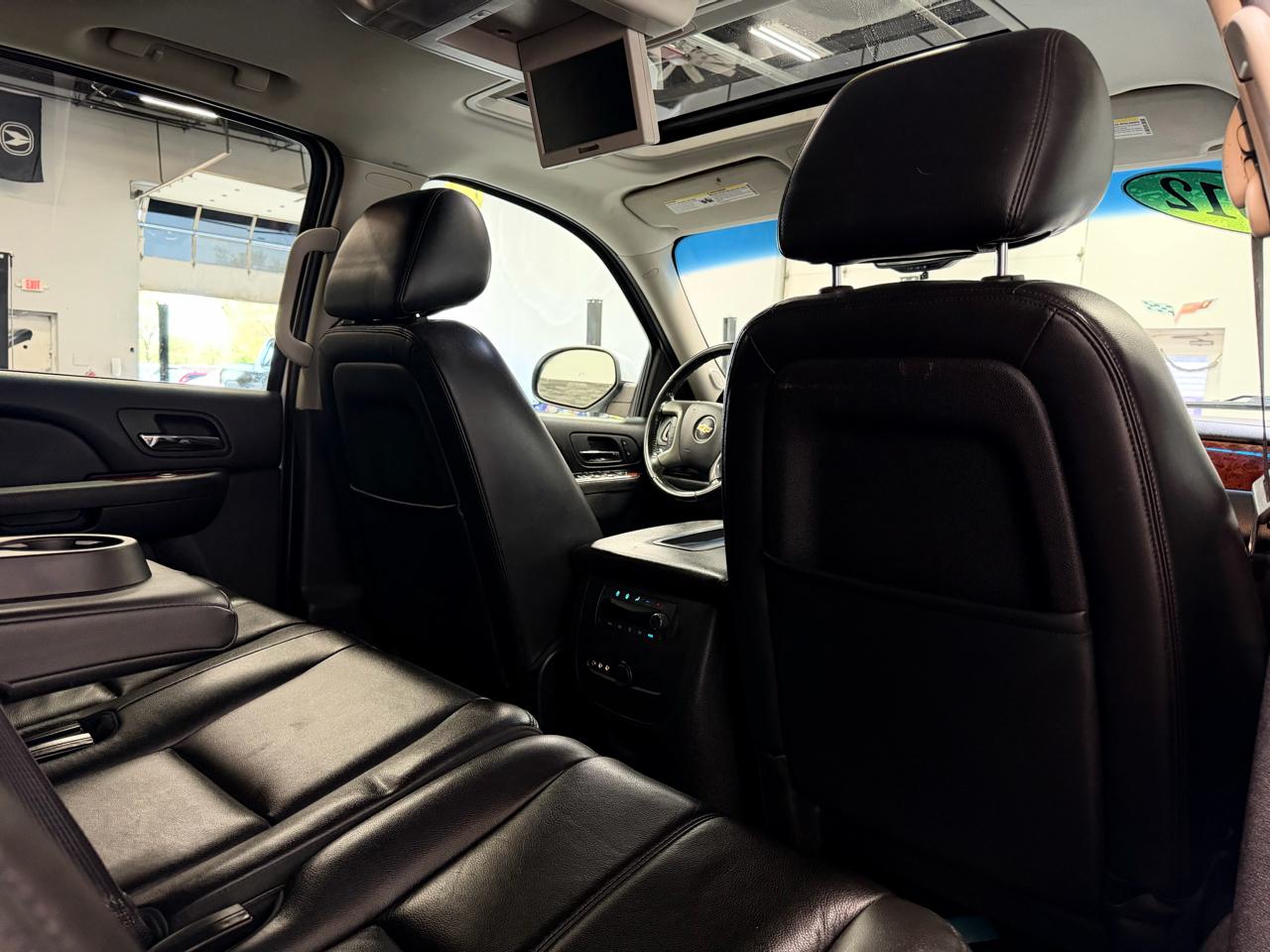 Chevrolet Suburban 4WD 4dr 1500 LT 2012
