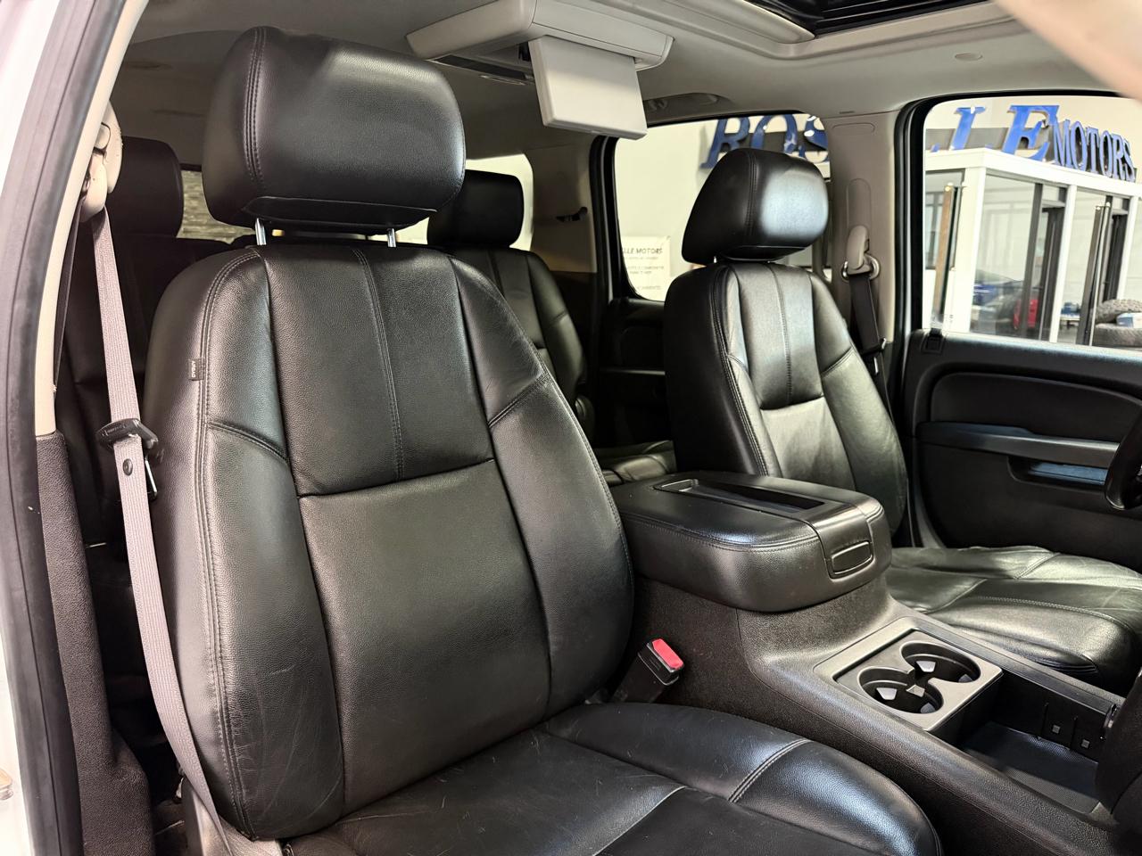 Chevrolet Suburban 4WD 4dr 1500 LT 2012