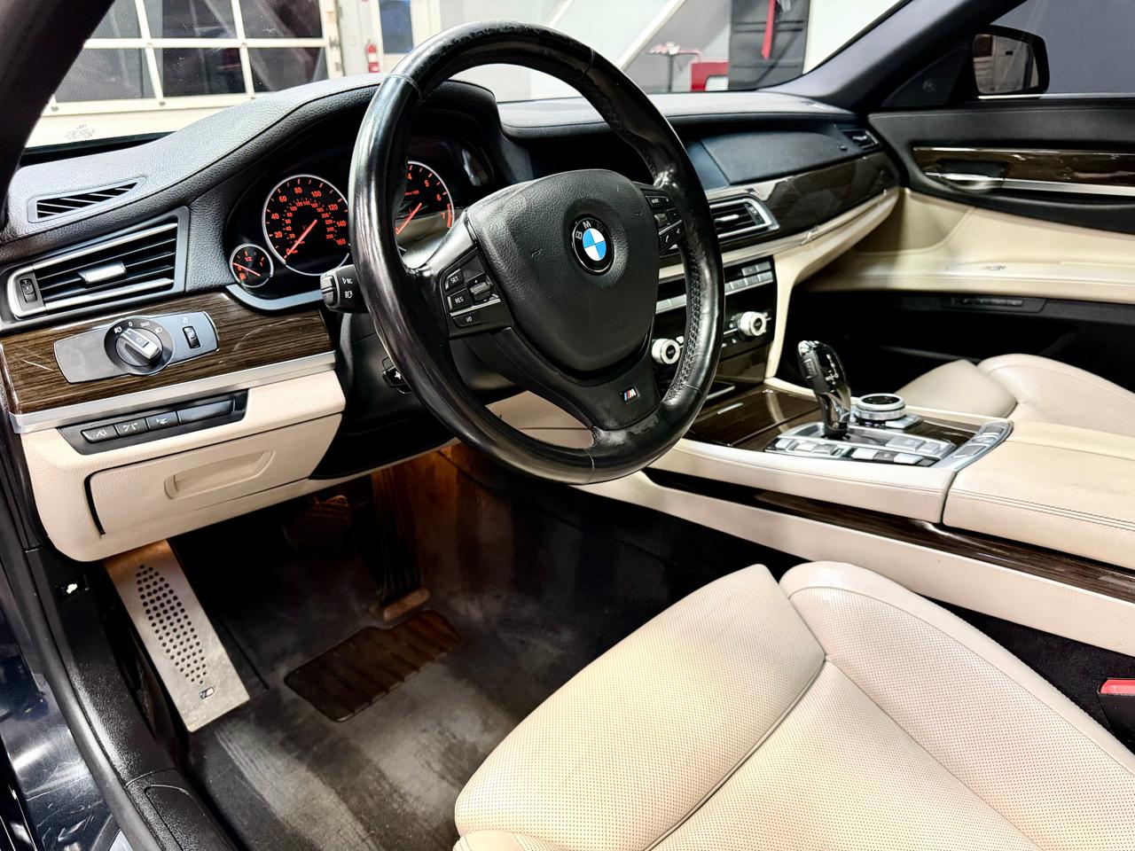 BMW 7 Series 4dr Sdn 750Li xDrive AWD 2012